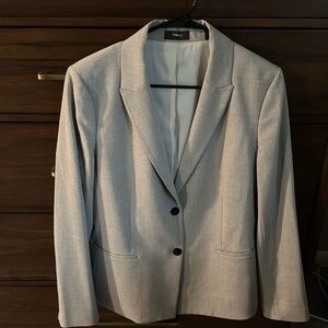 High quality women’s suit jacket like new